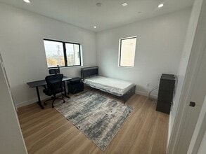 Building Photo - 1200 W 37th Dr