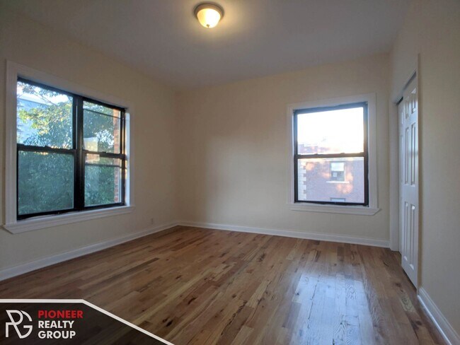 Foto del edificio - 822 W Waveland Ave