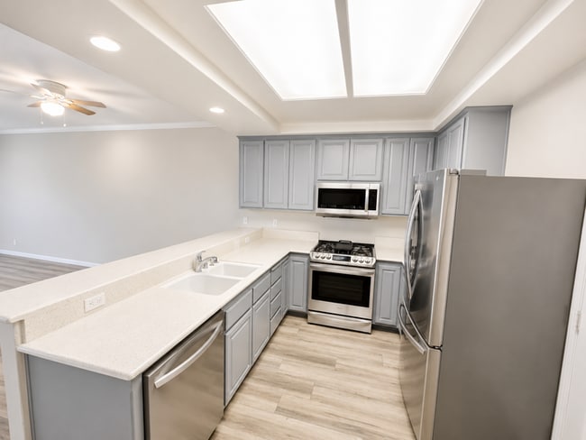 Building Photo - Coastal Living at It's Best! Pacific Beach Townhome with Incredible Rooftop Views!