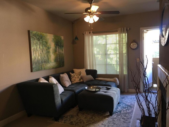 Foto del edificio - 9450 E Becker Ln