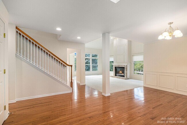 Foto del edificio - 4870 Lytham Ln