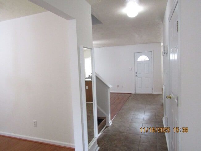 Building Photo - Jordans Crossing