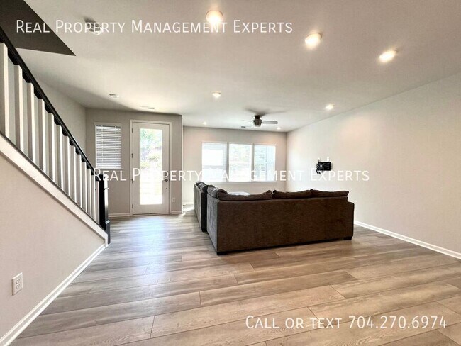 Foto del edificio - 1276-B Brawley School Rd-