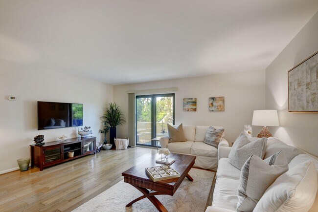 Building Photo - 1501 S Flagler Dr