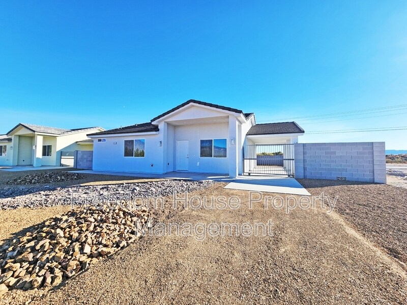 Foto principal - 831 Valiant Ave