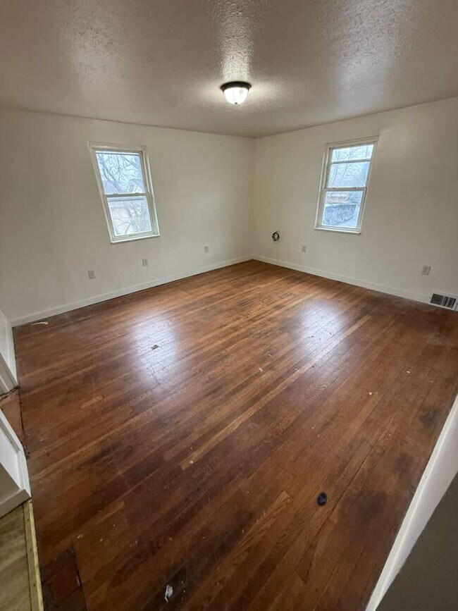 Building Photo - 2314 Broadway Ave