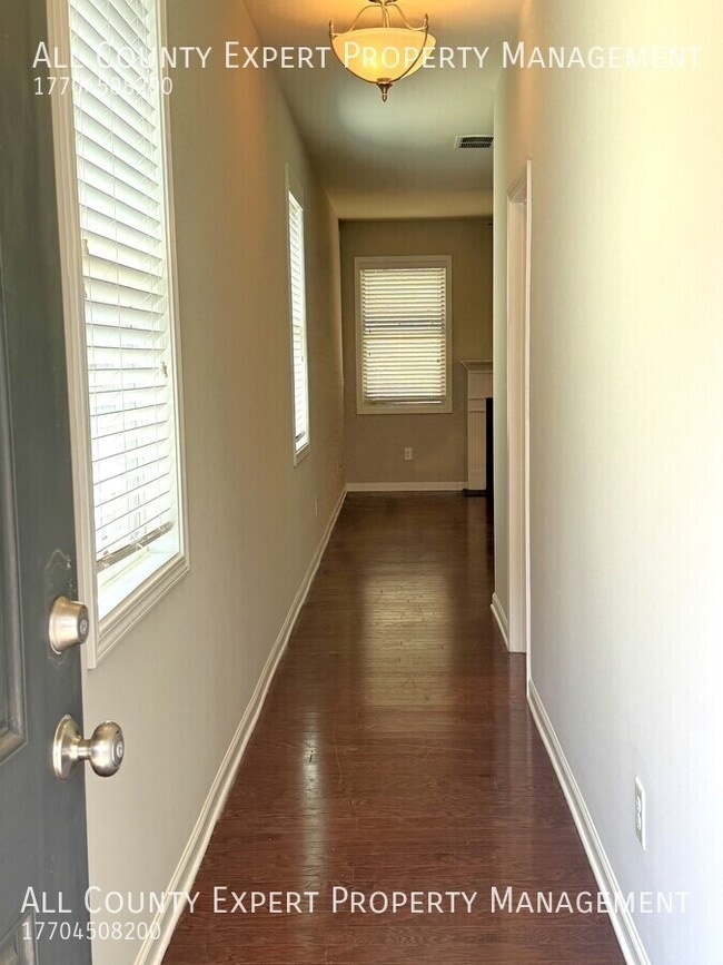 Building Photo - 157 Townview Dr