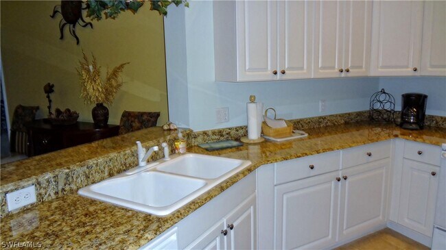 Building Photo - 12100 Summergate Cir