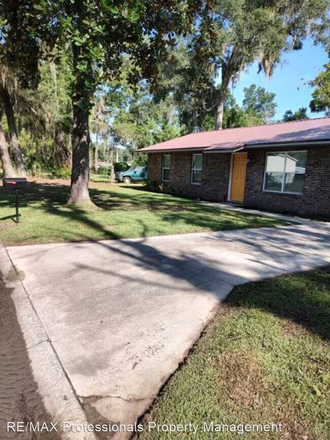 Building Photo - 3 br, 1 bath House - 657 NE Denver Street