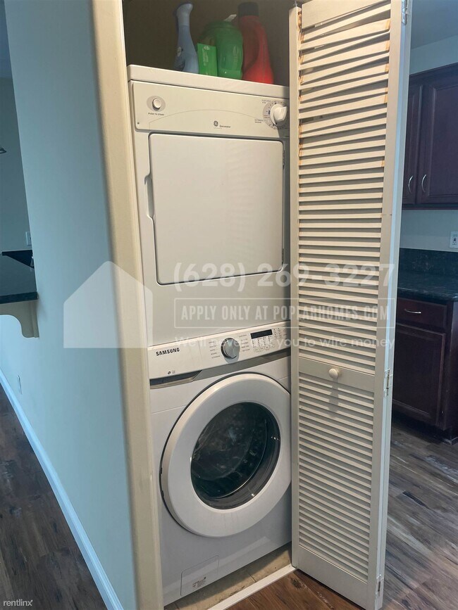 Building Photo - 1 br, 1 bath Condo - 4540 WILSON AVENUE Un...