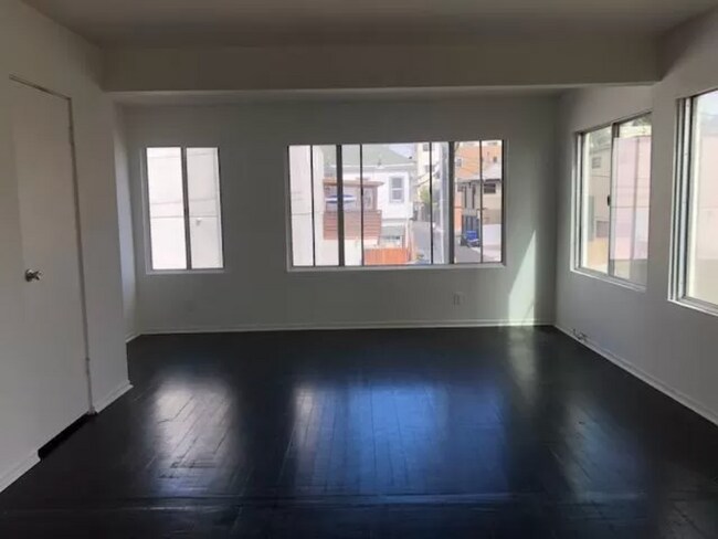 Unfurnished large bedroom - 511 Ocean Front Walk