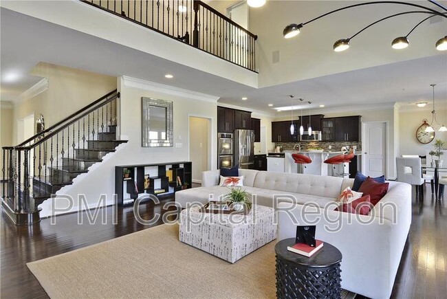 Building Photo - 8700 Fallen Oak Dr