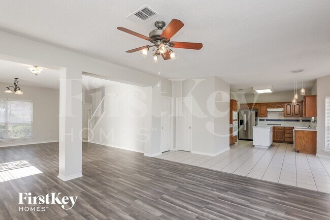Foto del edificio - 2124 Twin Creek Ln