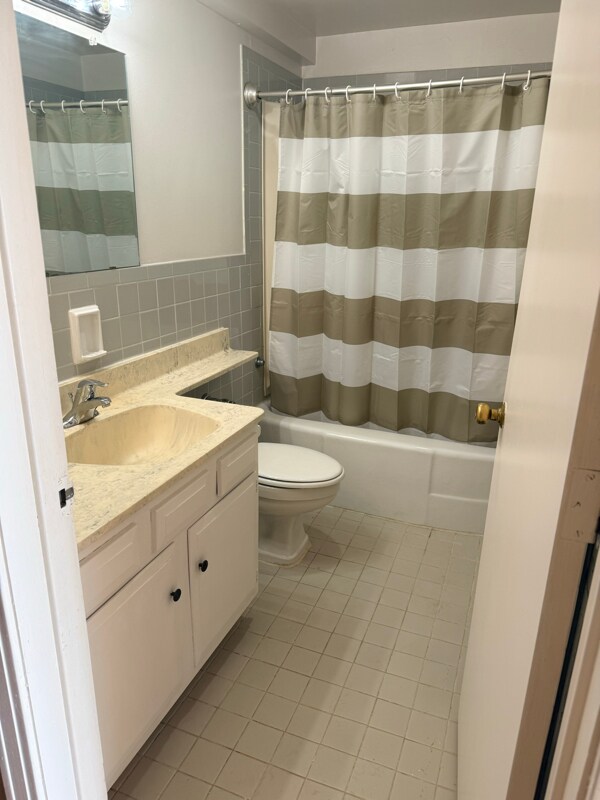 Foto del edificio - 4333 N Oakland Ave