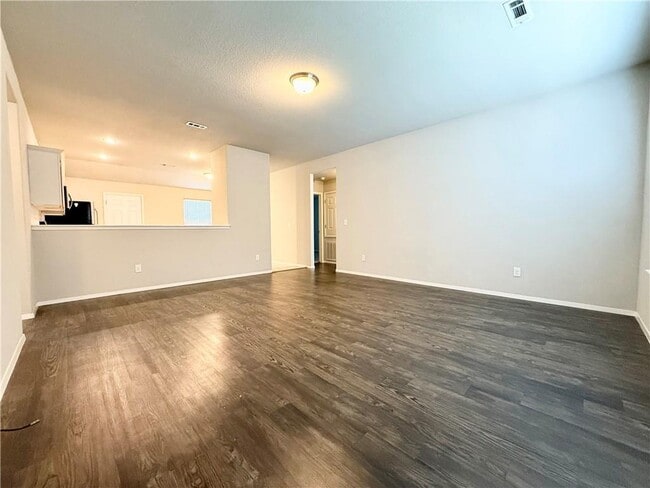 Building Photo - 868 NW Evans Cir