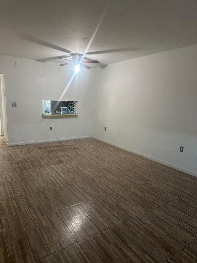 Foto del edificio - 251 NE 187th St