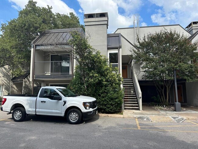 Foto del edificio - 935 La Posada Dr