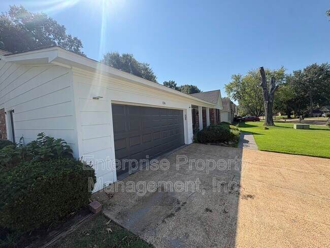 Building Photo - 1116 Simmonsridge Dr