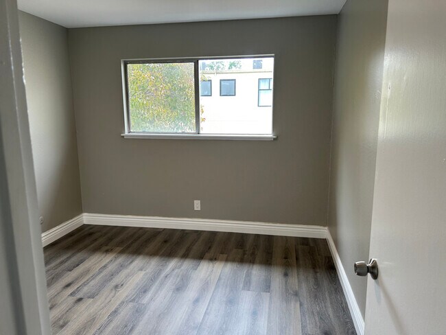 Building Photo - 3608 Midvale Ave