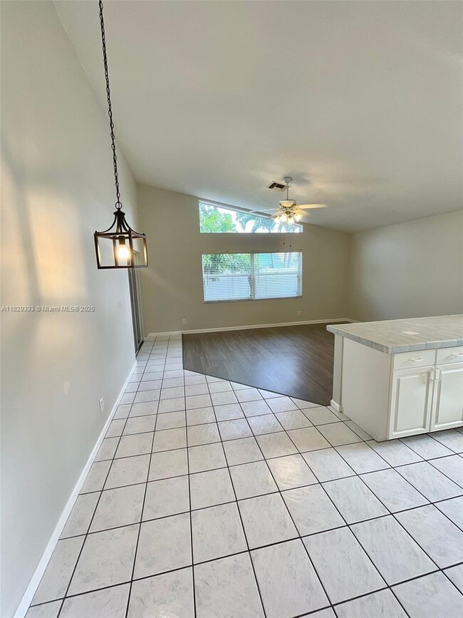 Building Photo - 6311 Mullin St