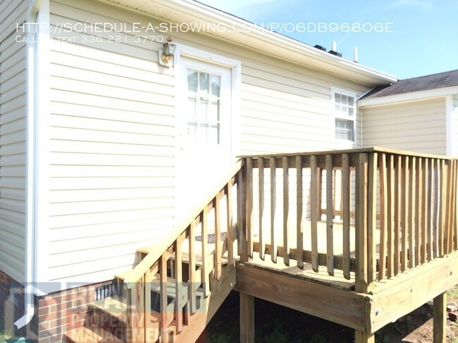 Foto del edificio - Updated and Affordable 3 Bedroom Brick Ranch