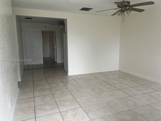 Building Photo - 5040 SW 92nd Terrace