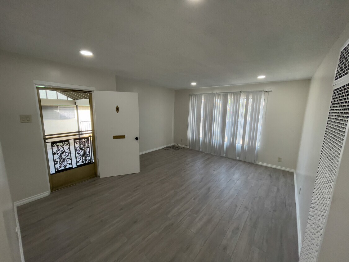 Front Unit Living Room - 9029 Danby Ave