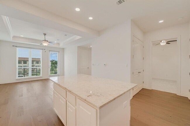 Building Photo - 102 Bella Toscana Ave