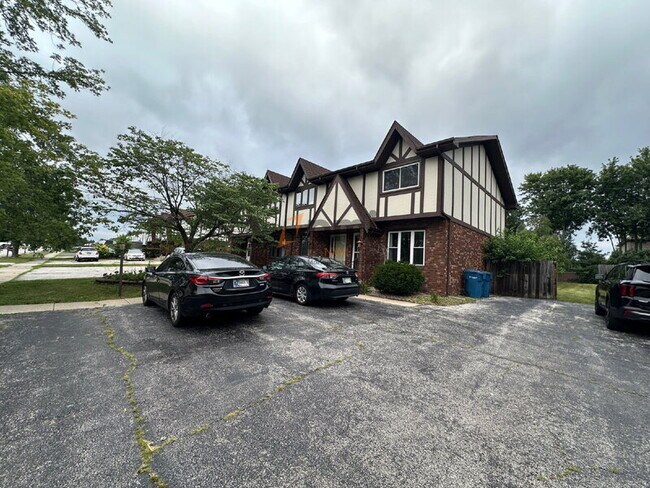 Foto del edificio - 711 Wellington Dr