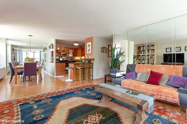 Building Photo - 400 E Randolph St