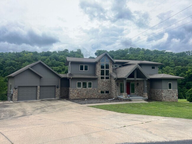 Building Photo - Stunning Home in Stonebridge - Gated Golf ...