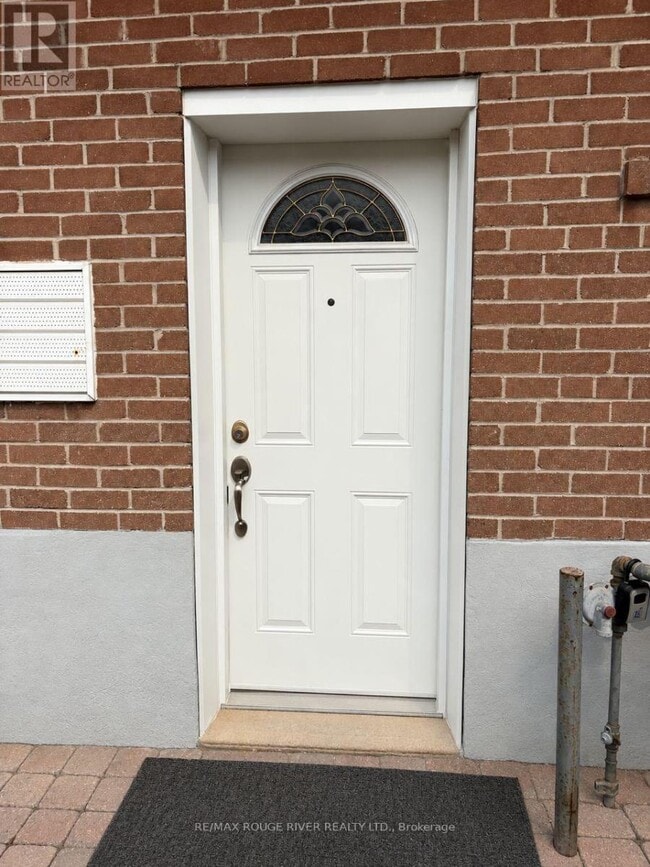 Building Photo - 121 Lupin Dr