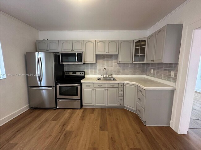 Foto del edificio - 267 NW 33rd St