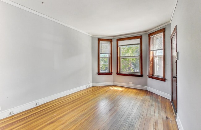 Living Room - 2554 W Winnemac Ave