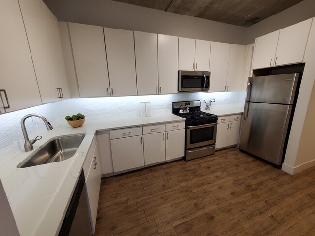 Kitchen - 2944 N Halsted St