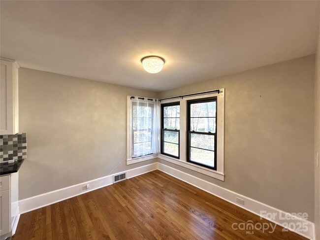 Foto del edificio - 2023 Robin Rd