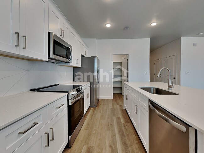 Foto del edificio - 9825 W Parkway Dr