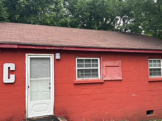 Building Photo - 812 31st Ave N