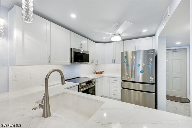 Foto del edificio - 26000 Hickory Blvd