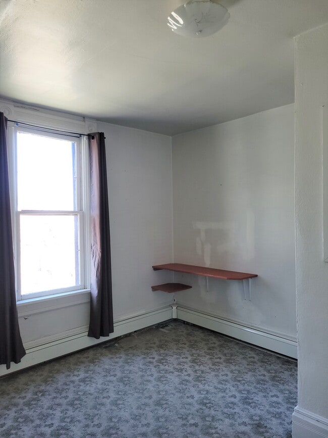 Building Photo - 828 Blake Ave