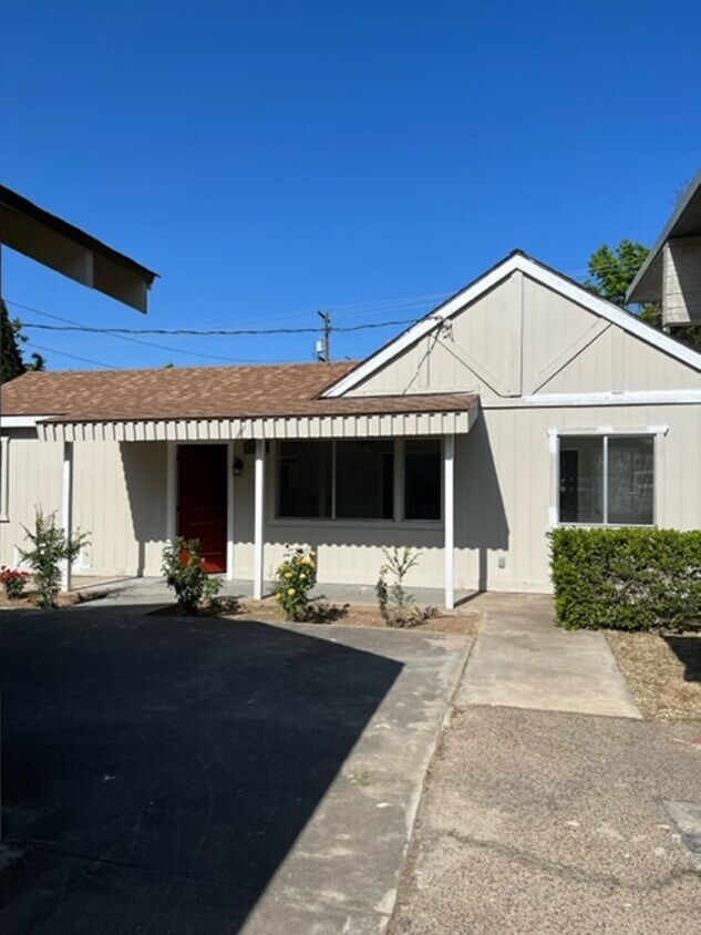 Primary Photo - 4475 N Thorne Ave