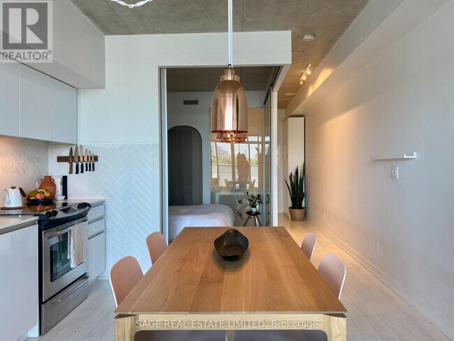Photo du bâtiment - 8-308 Gladstone Ave