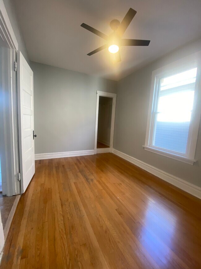 Building Photo - 3067 N Avers Ave