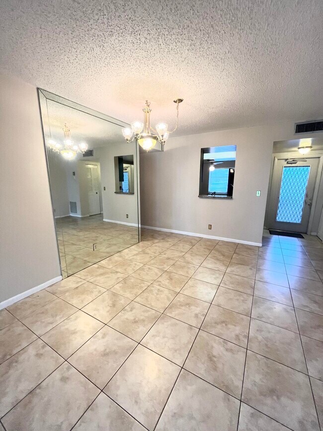 Foto del edificio - 14797 Cumberland Dr