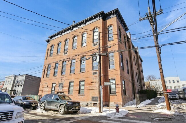 Foto del edificio - 464 Central Ave