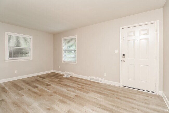 Foto del edificio - 4534 Hidden Valley Rd