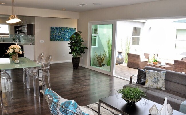 Great Room - 2828 Military Ave