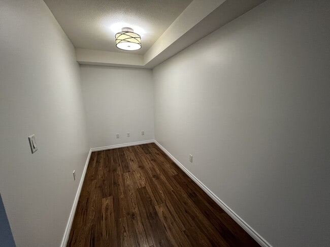 Building Photo - 244 Sherbrooke St