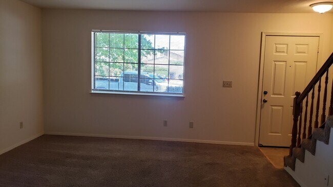 Foto del edificio - 417-423 Tiffany Drive