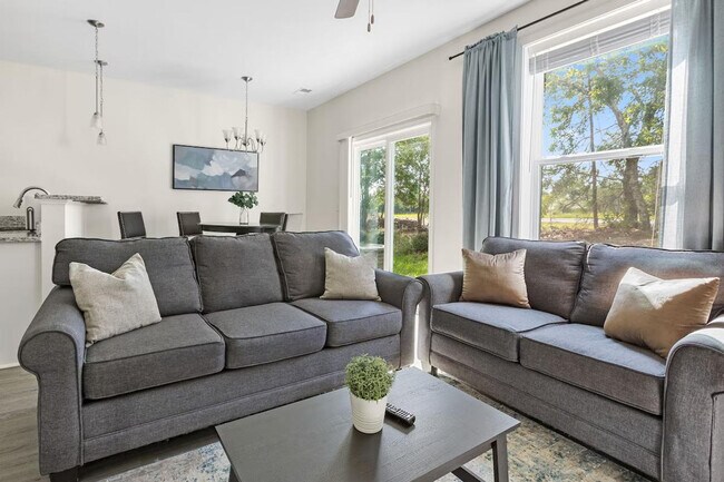 Foto del edificio - 739 Jacobs Millpond Rd